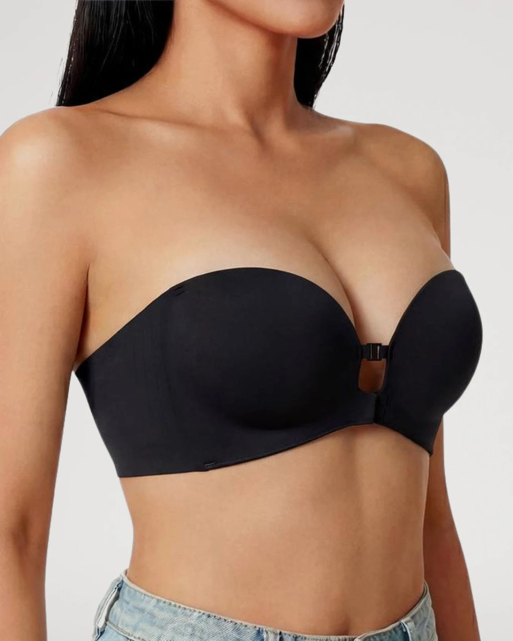 PLERIVA Padded Strapless Bra with Front Closure in Black, close-up of the front closure
