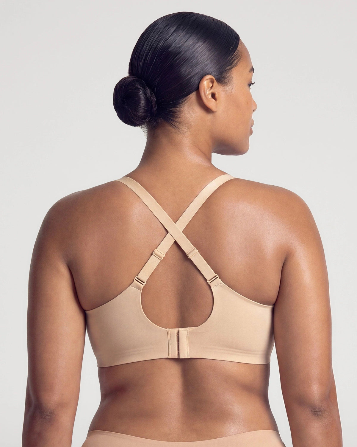 PLERIVA Seamless Mesh Wireless Plunge Lift Bra in Nude, back view showing the crisscross straps