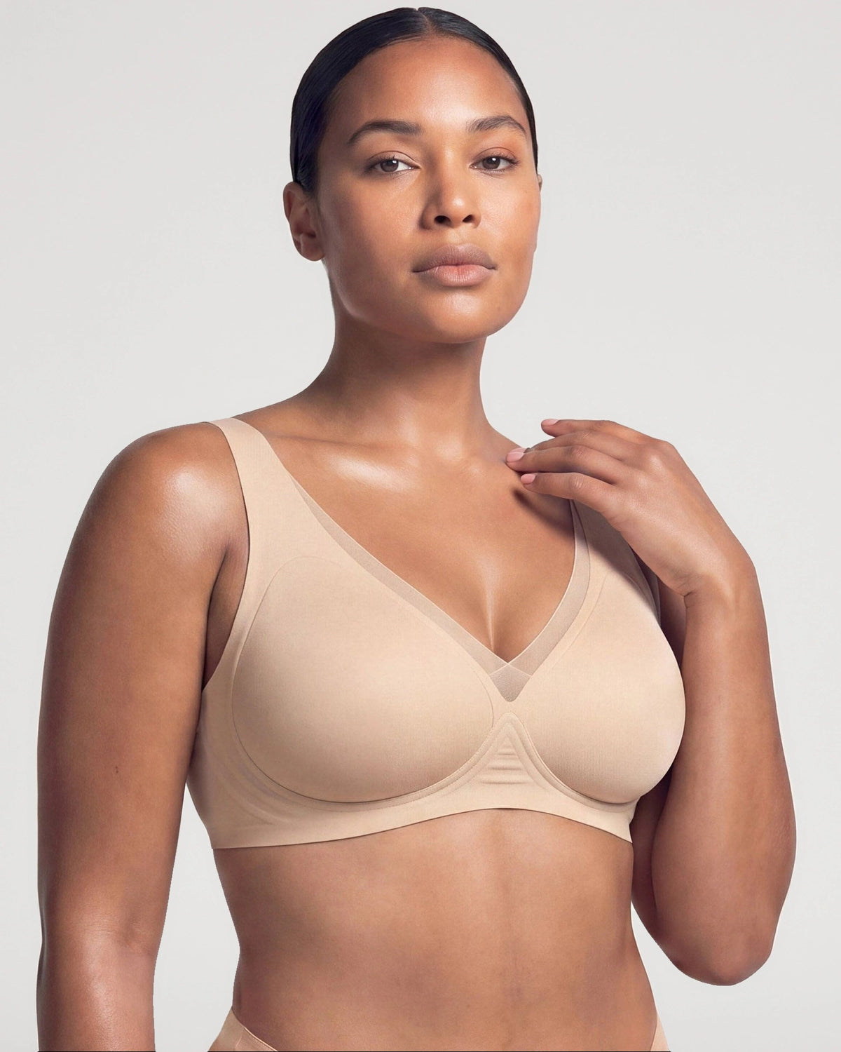 PLERIVA Seamless Mesh Wireless Plunge Lift Bra in Nude, close-up front view