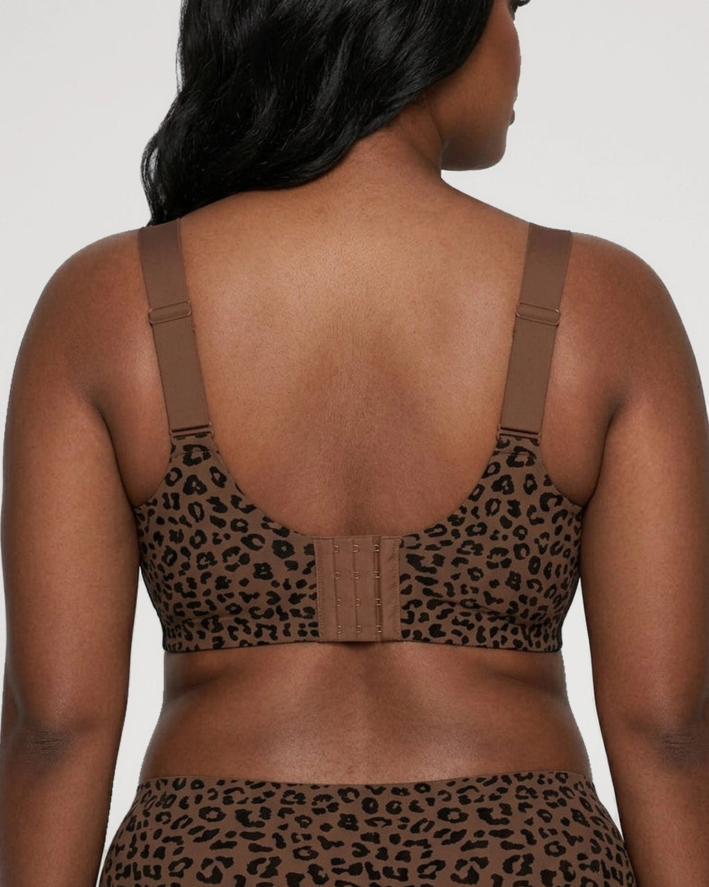 PLERIVA Seamless Wireless Full Coverage Lift Bra in Leopard, back view showing the hook closure