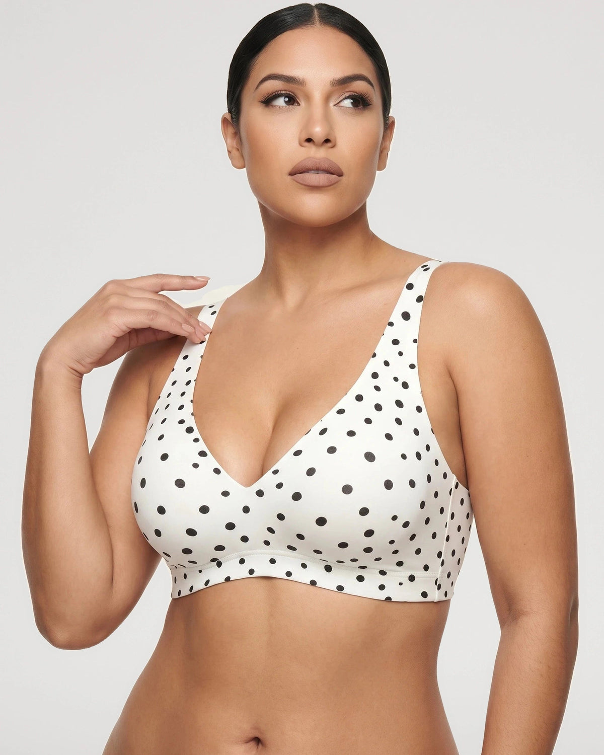 PLERIVA Seamless Wireless Plunge Lift Bra in White polka dot, front view on model