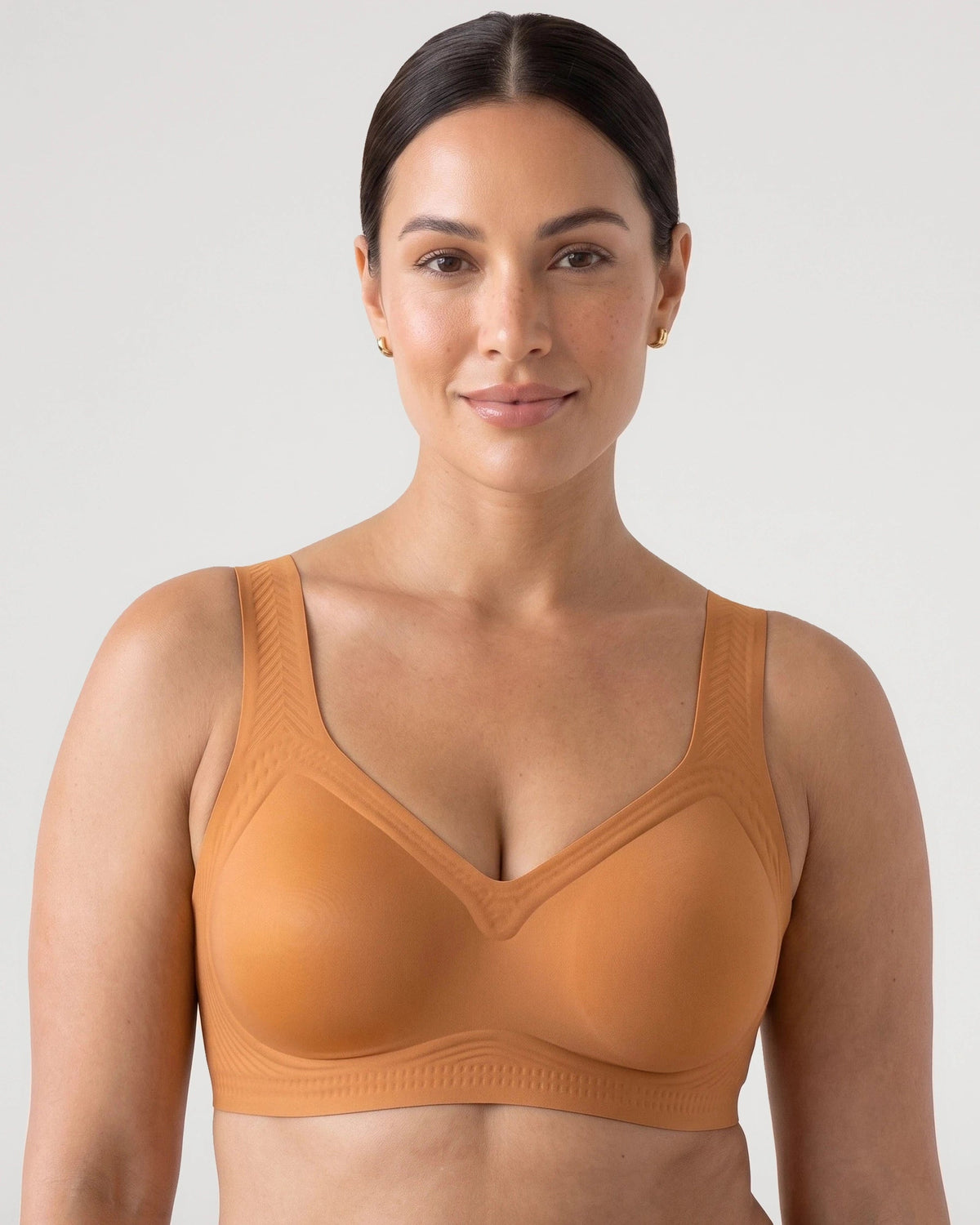 PLERIVA Smooth Back Full Coverage Wireless Bra in Bronze, front view on model