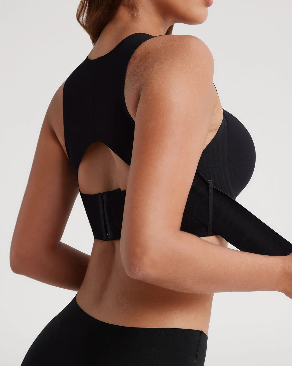 PLERIVA Wireless Posture Bra with Front Closure in Black, back view showing the open back panel