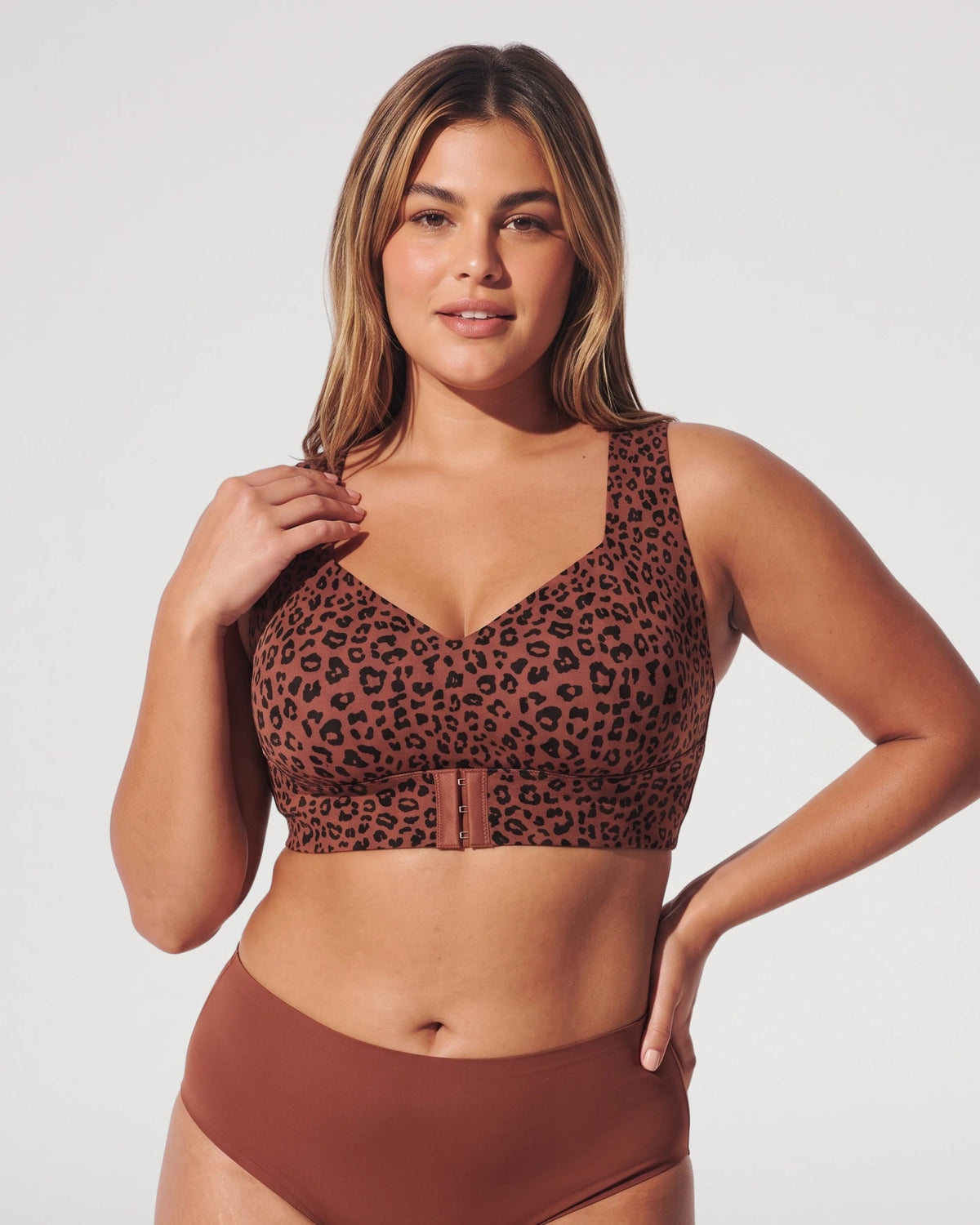 PLERIVA Wireless Posture Bra with Front Closure in Leopard, front view on model